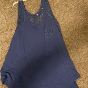 blue tank top